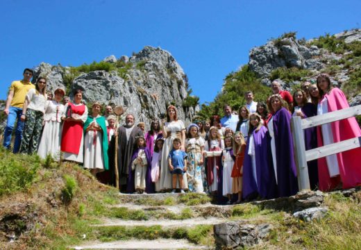 Multitudinaria Cerimonia do Lume Sagrado no Pico Sacro